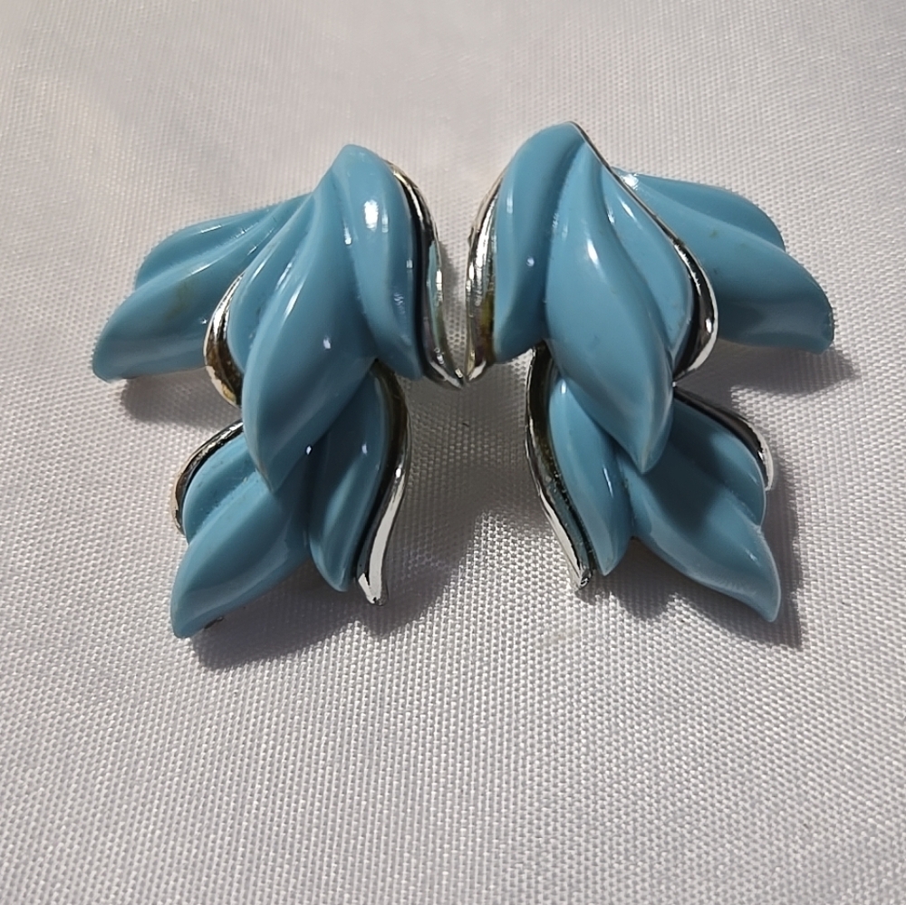 VINTAGE KRAMER CLIP-ON EARRINGS